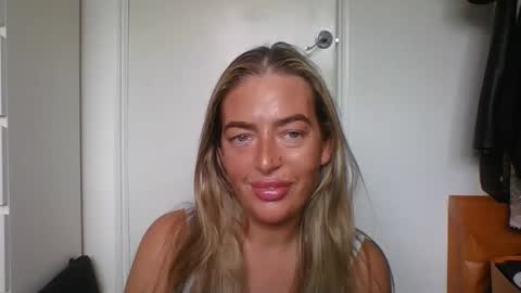 rubyredxxxoxxx online show from October 9, 10:32 am