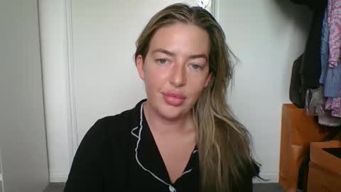 rubyredxxxoxxx online show from April 11, 8:18 am