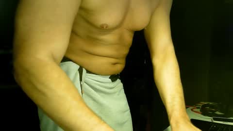 Chico que rico Caliente online show from February 13, 2:01 am
