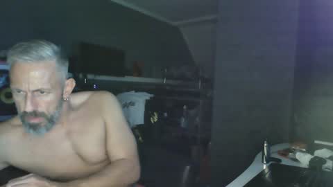 Chico que rico Caliente online show from January 16, 12:01 am