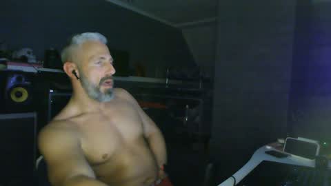 Chico que rico Caliente online show from February 4, 1:34 am
