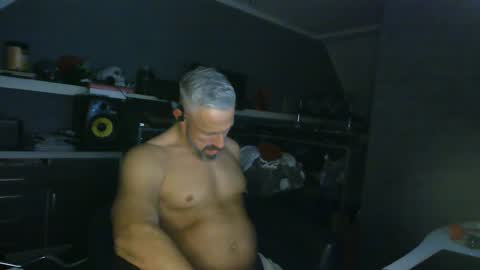 Chico que rico Caliente online show from February 4, 10:45 pm