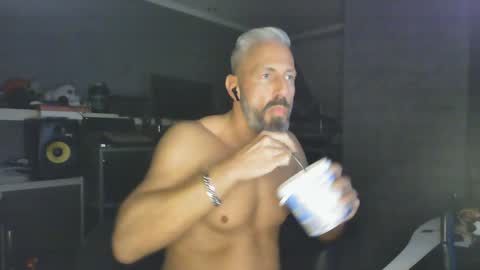 Chico que rico Caliente online show from January 17, 2:50 am