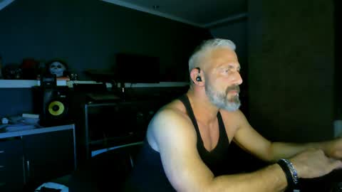 Chico que rico Caliente online show from April 9, 1:53 am