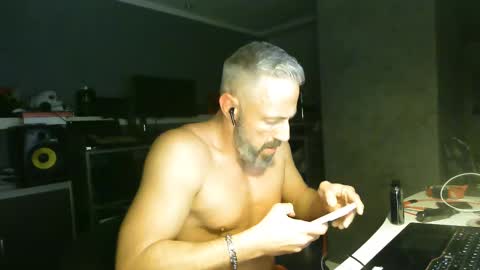 Chico que rico Caliente online show from February 12, 1:52 am