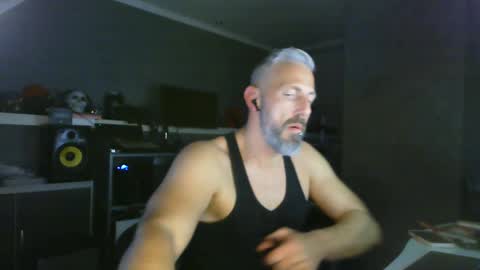 Chico que rico Caliente online show from March 8, 11:37 am