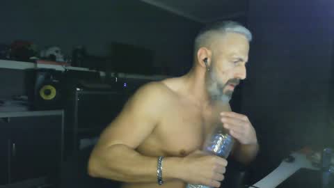 Chico que rico Caliente online show from January 21, 4:10 am