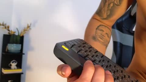  R U S S E L L  online show from September 23, 9:10 pm