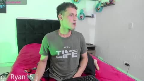 Snapshot of ryan15_ chatting on February 13, 5:44 pm Ryan 15 online show from February 13, 5:44 pm