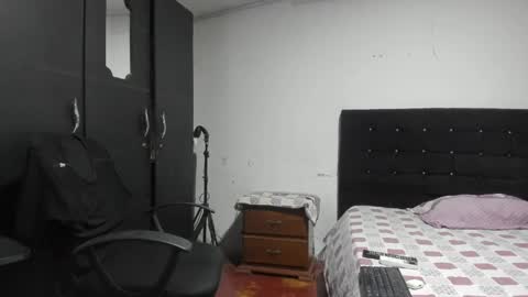 ryan_xc1 online show from June 7, 3:00 am
