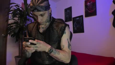 Snapshot of ryuk_it chatting on September 22, 1:04 pm leopmonk help me reach 100 thumbs up online show from September 22, 1:04 pm