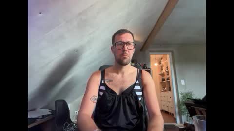 s1ave1989 online show from November 18, 9:45 am