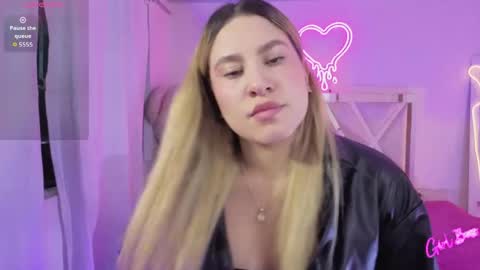 saaya_tay online show from April 18, 3:41 am