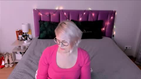 Sabrina MacMarren online show from December 15, 8:05 pm