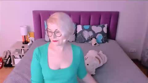 Sabrina MacMarren online show from October 10, 3:07 pm