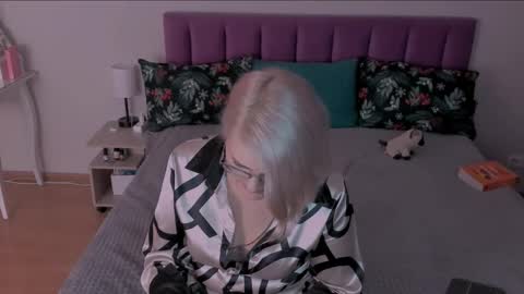 Sabrina MacMarren online show from March 7, 3:49 pm