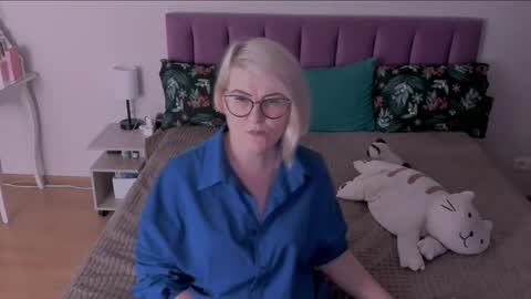 Sabrina MacMarren online show from March 2, 4:21 pm