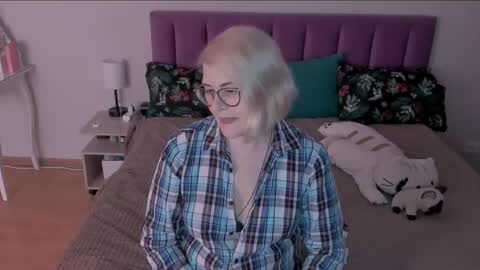 Sabrina MacMarren online show from March 3, 4:26 pm