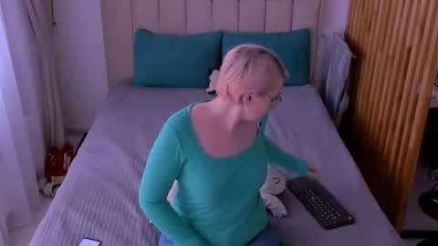 Sabrina MacMarren online show from March 1, 11:25 am