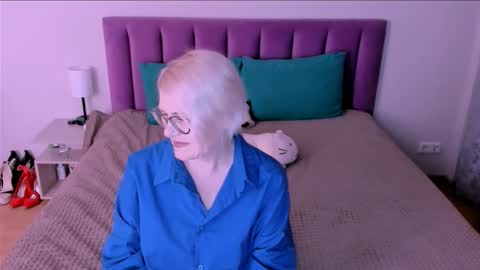 Sabrina MacMarren online show from September 17, 6:44 pm