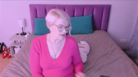 Sabrina MacMarren online show from September 24, 7:20 pm