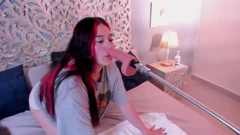 sabrinna  online show from May 8, 8:25 pm