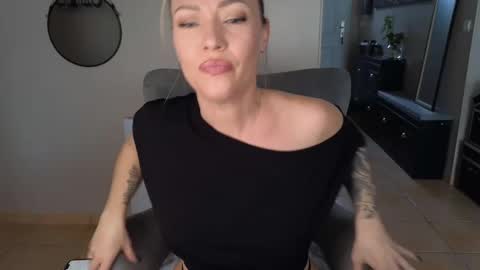 sacha__xx online show from February 19, 1:50 pm