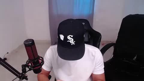 Snapshot of saenz_hotx chatting on March 9, 10:30 pm saenz_hotx online show from March 9, 10:30 pm