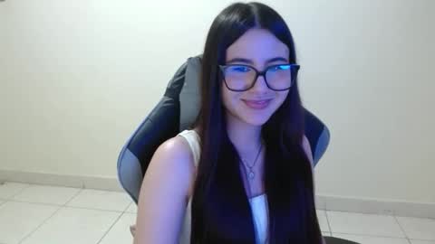 Sahaliefox  online show from November 19, 9:35 pm