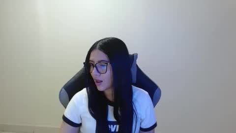 Sahaliefox  online show from December 16, 7:53 pm