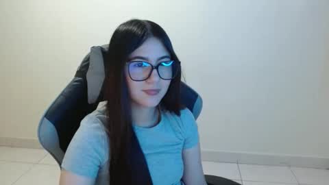 Sahaliefox  online show from November 11, 4:20 pm