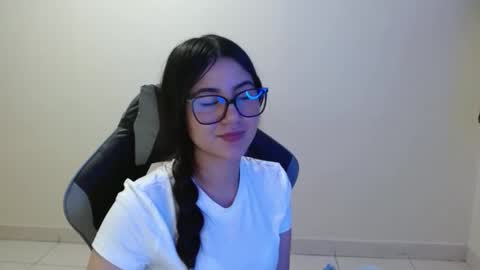 Sahaliefox  online show from November 14, 9:49 pm