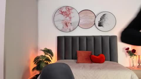 Sahara Garcia online show from February 20, 1:36 am