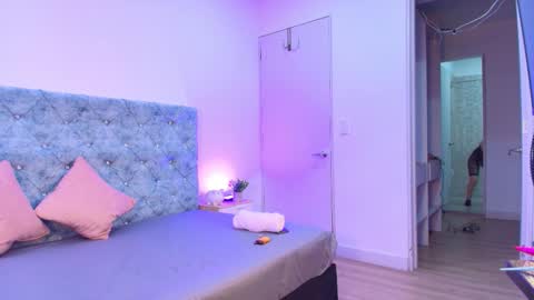 S A H M A N T A   R O S E online show from February 14, 3:53 am