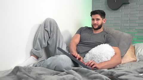 saimon  online show from January 2, 1:49 am