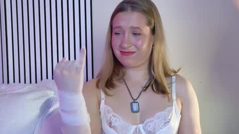 saint__vicious online show from October 4, 9:01 pm