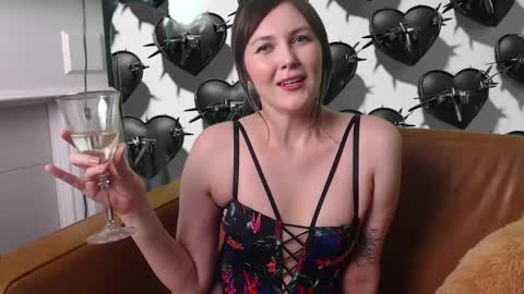 sallytaters online show from February 6, 12:43 am