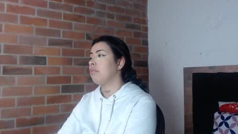   online show from December 5, 6:06 pm