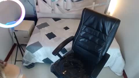 salomemilf202 online show from October 9, 3:45 am