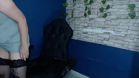 salomemilf202 online show from December 11, 5:36 pm