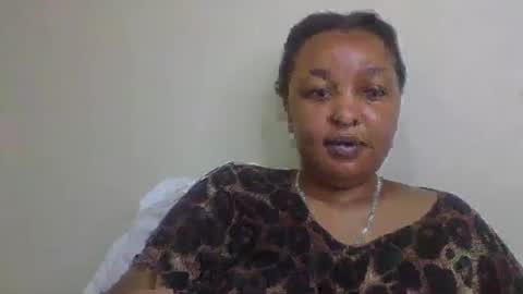 Snapshot of salty_surprise_ chatting on March 6, 3:35 am salty_surprise_ online show from March 6, 3:35 am