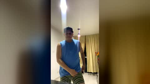 sam544469 online show from May 11, 6:31 am