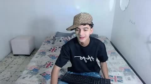 sam__cute online show from May 2, 2:06 am