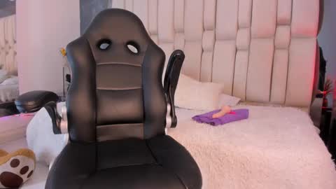 samarafernandez online show from February 20, 5:41 pm