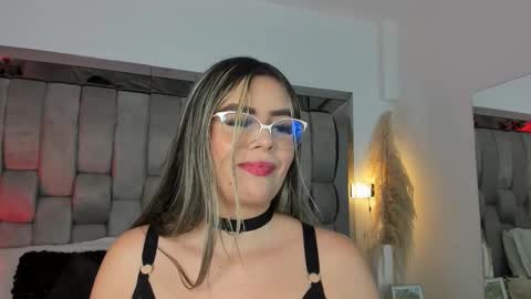 samarafernandez online show from September 17, 4:38 am
