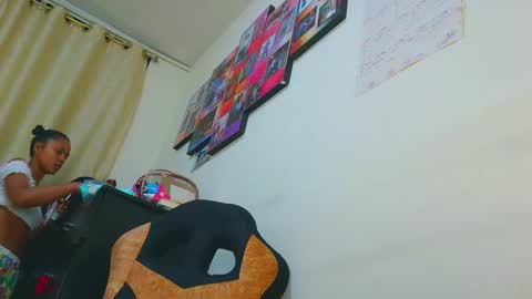 samary thomas online show from March 25, 1:12 am