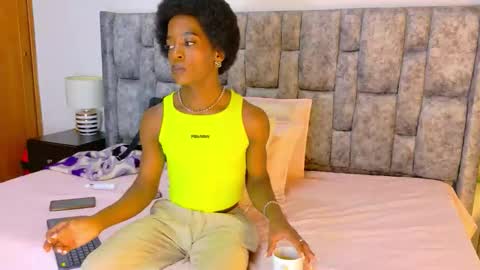 samirths_boy_ online show from April 12, 7:07 pm