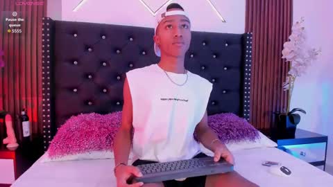 sammyyadams_ online show from September 22, 8:02 pm