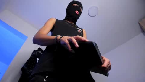   online show from October 14, 6:05 am