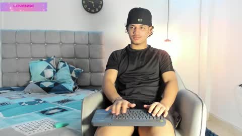 Snapshot of samxx_muscle chatting on September 17, 1:36 pm samxx_muscle online show from September 17, 1:36 pm
